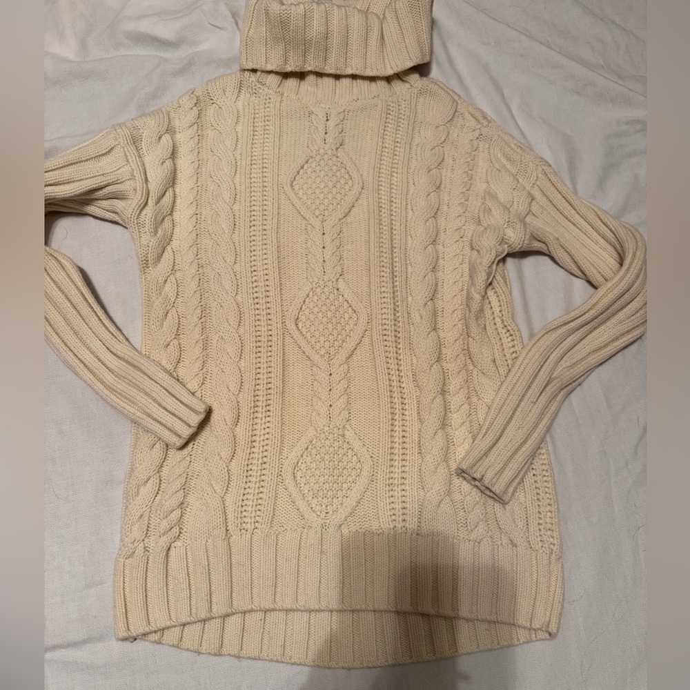 Athleta Cable Knit Sweater in Cream